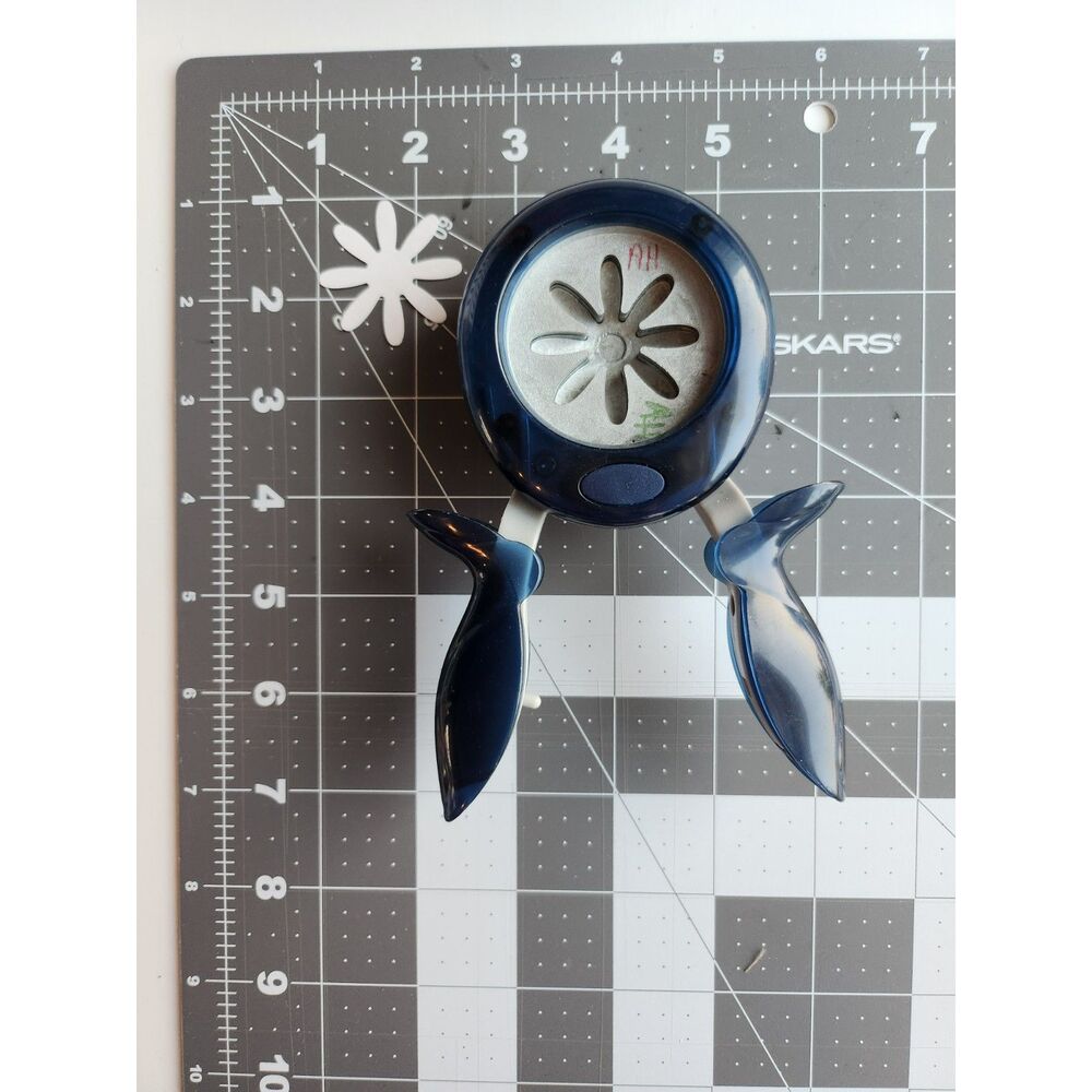 Fiskars Squeeze Paper Punch Oopsie Daisy Shape Making Craft Scrapbooking B19